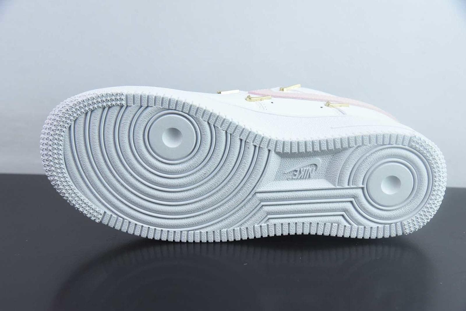 Nike Air Force 1 '07 LX 5