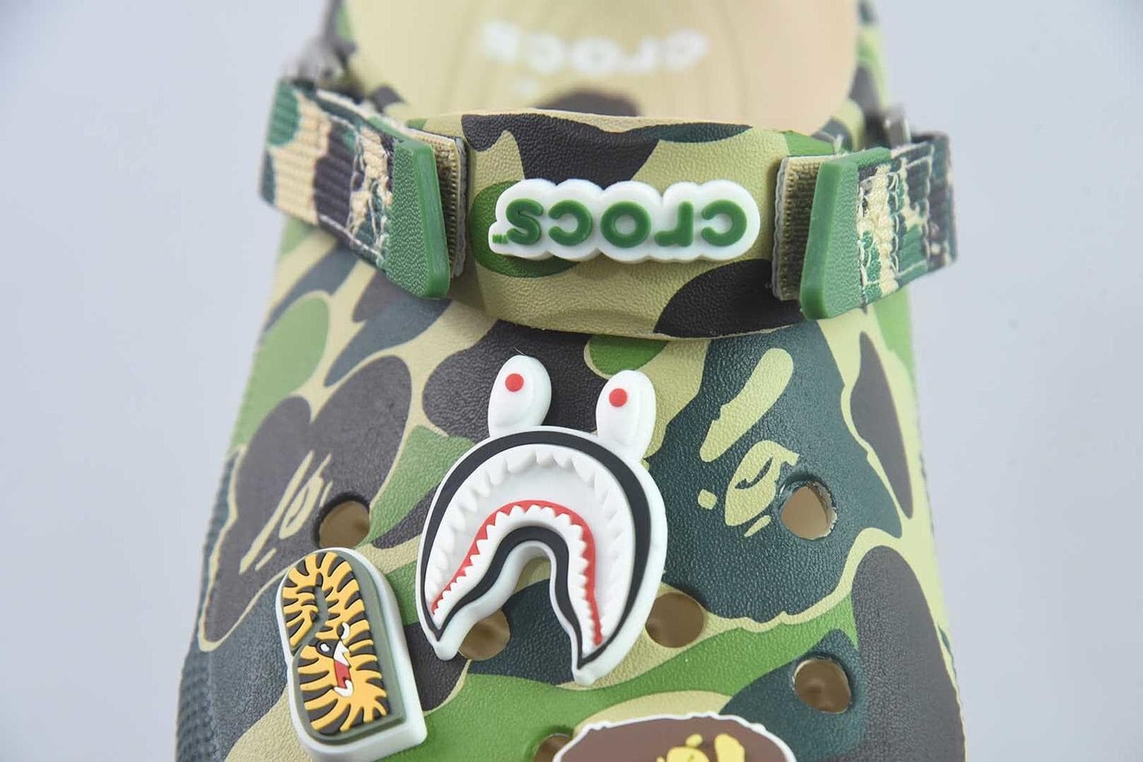 Crocs Classic Clog A Bathing Ape (BAPE) ABC Camo Green 6