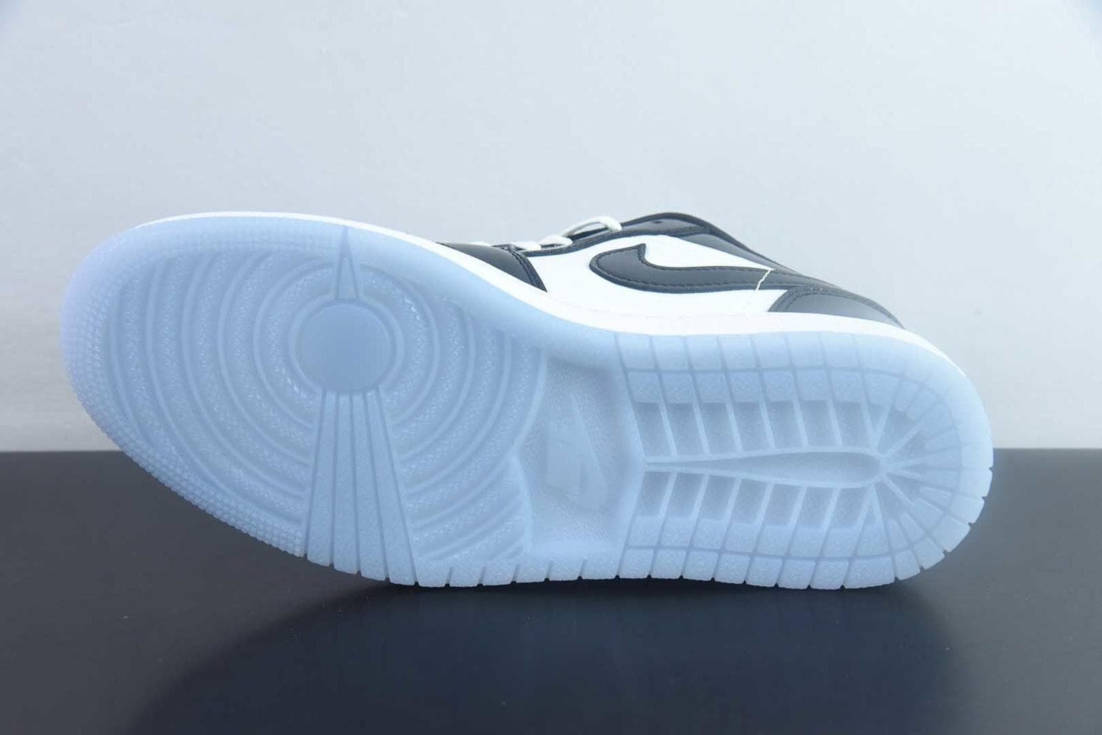 Nike Air Jordan 1 Low Concord 3