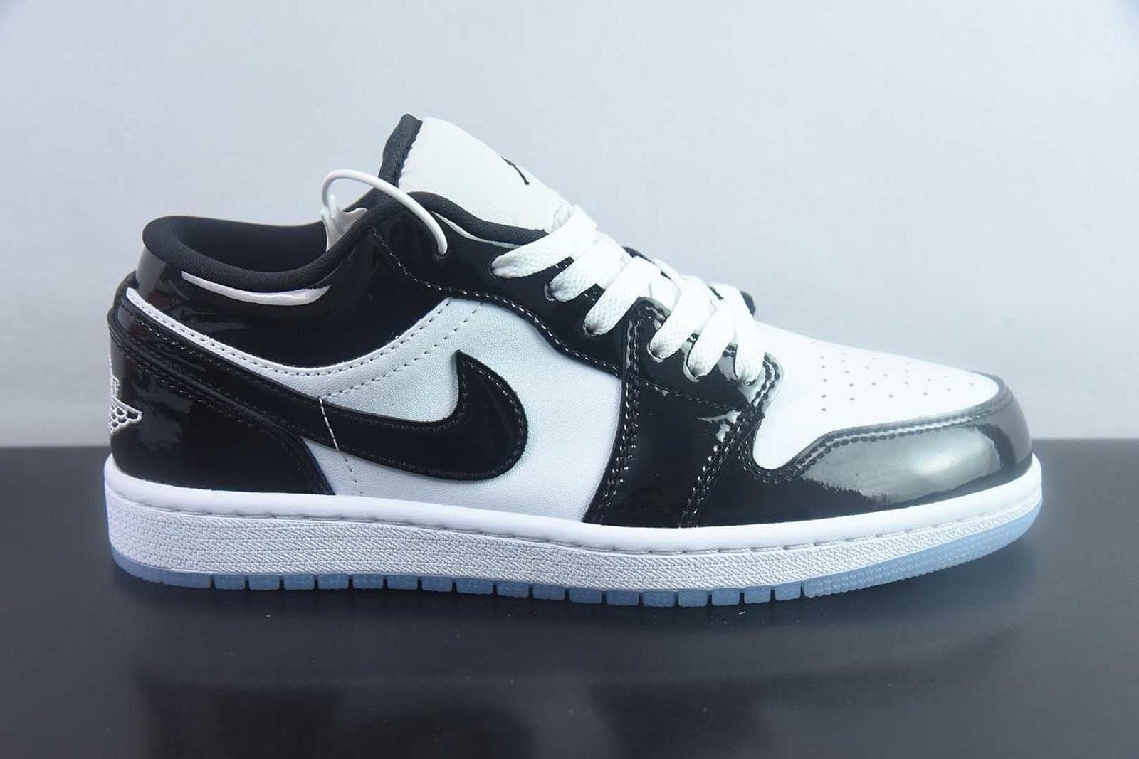 Nike Air Jordan 1 Low Concord 5