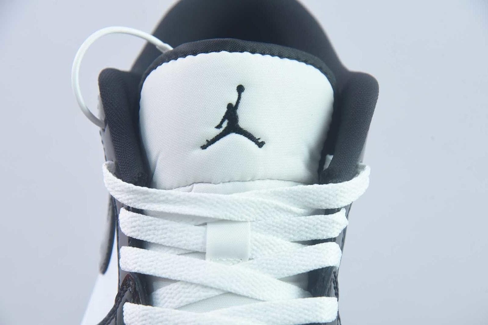 Nike Air Jordan 1 Low Concord 6