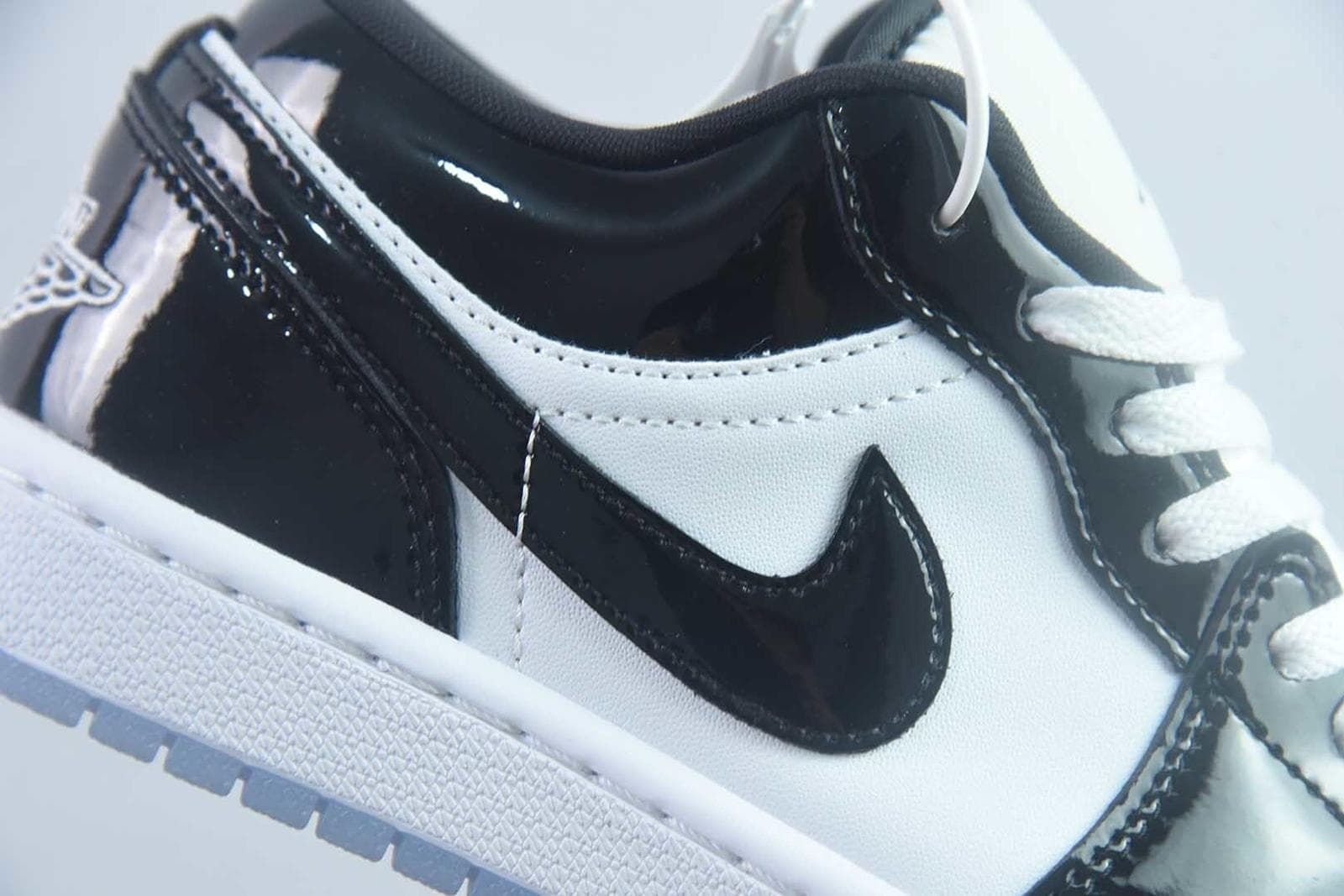 Nike Air Jordan 1 Low Concord 2