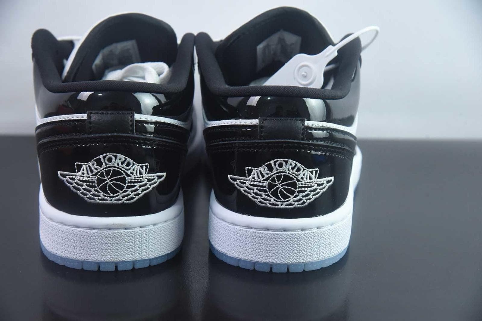 Nike Air Jordan 1 Low Concord 4